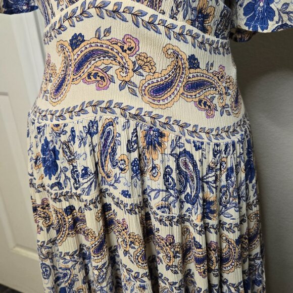 Bila - Medium dress- EUC - Picture 3 of 4